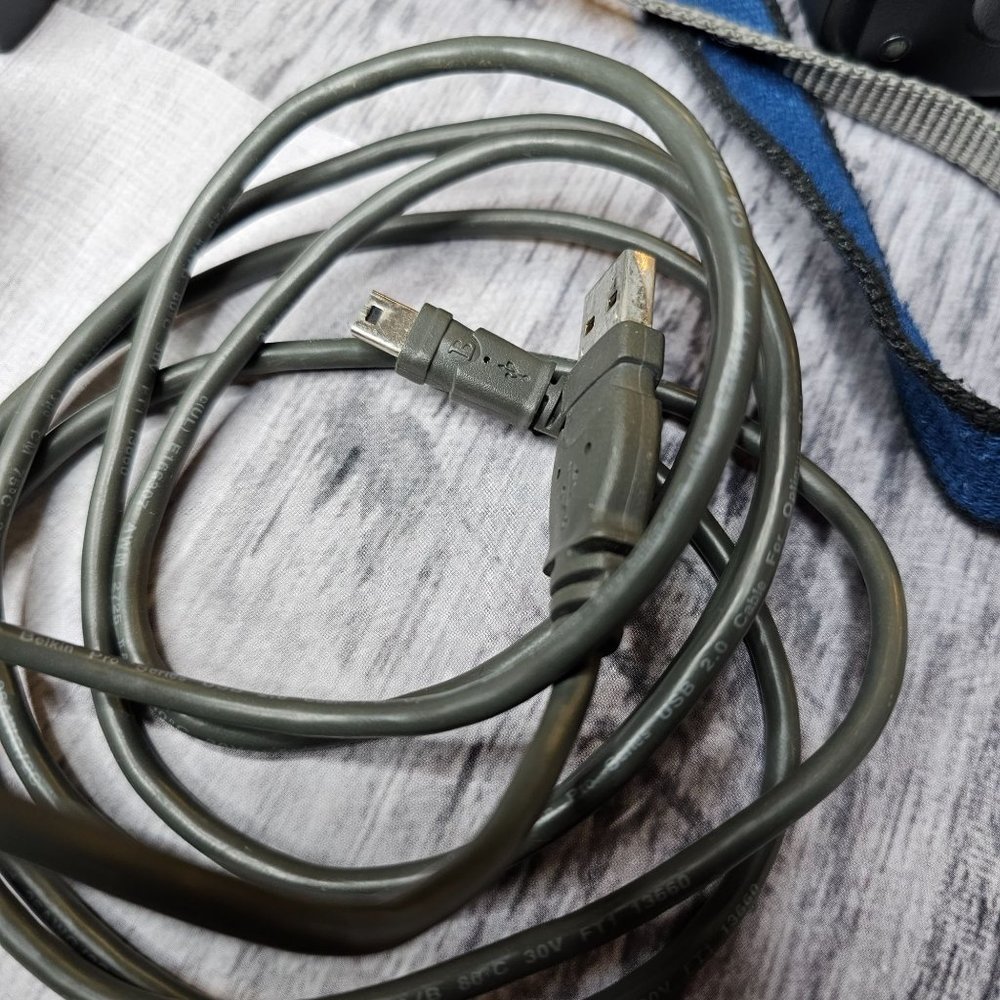 Sony Cybershot 3.3 Megapixel Digital Camera with 8MB Sony Memory Stick - Picture 12 of 14